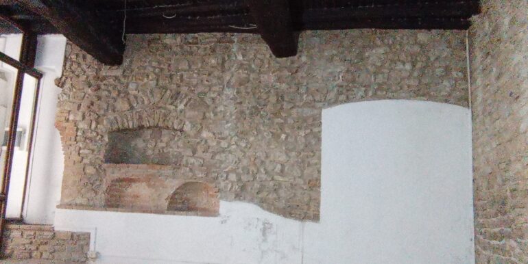 localeconsoffittoatraviinlegno